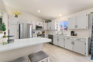Charming Home with RV Parking - 30 miles from RMNP!