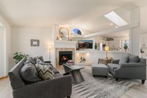 Charming Home with RV Parking - 30 miles from RMNP!