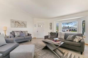 Charming Home with RV Parking - 30 miles from RMNP!
