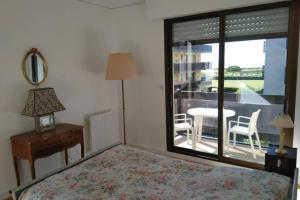 Spacious apartment in front of the sea