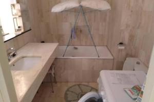 Spacious apartment in front of the sea