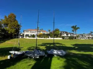 Waiake Beach Apartments - Torbay