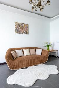 Ocean Breeze Retreat - Honeymoon Apartment with Sea View in Porta Batumi Tower