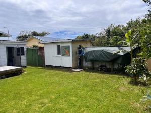 Kopu Cottage - in the heart of Raglan.