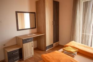 Apartments with swimming pool Lopar, Rab - 22978