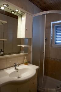 Apartments with swimming pool Lopar, Rab - 22978