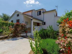 Holiday house with a swimming pool Porec - 23000