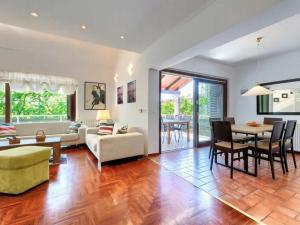 Holiday house with a swimming pool Porec - 23000