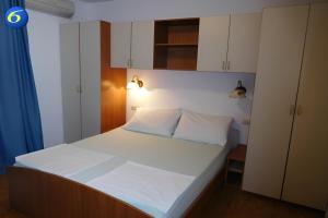Rooms by the sea Supetarska Draga - Donja, Rab - 23068