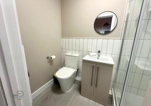 Hanley, Stoke - Modern Spacious Apartments by PolkaStays