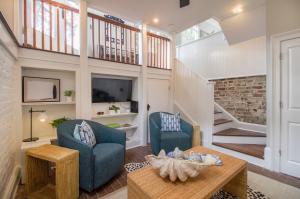 Walk to itin Downtown, Double King Beds