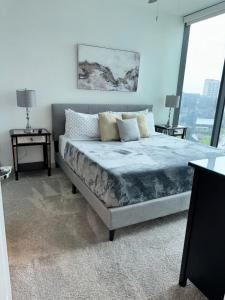 Ruby Retreat - Highrise! Balcony, Year-round Pool,City View