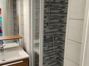 T2 Cabine, 4 Pers, Piscine, Parking, Proche Mer - FR-1-607-196