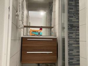 T2 Cabine, 4 Pers, Piscine, Parking, Proche Mer - FR-1-607-196