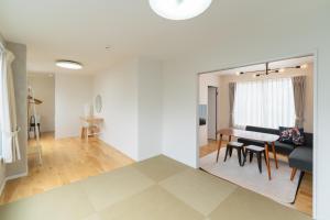 Flower Base Lily House