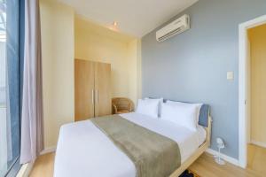 StayHere Penthouse Executive 3BR in Vibrant Makati