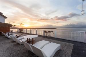 Samuh Sunset Nusa Penida by GenuineHost