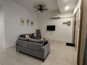 JNJ Miri Homestay - Miri Serene Shangrila, Luak with 4-bedroom