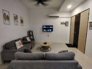JNJ Miri Homestay - Miri Serene Shangrila, Luak with 4-bedroom