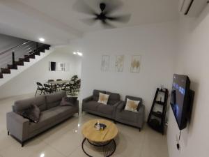 JNJ Miri Homestay - Miri Serene Shangrila, Luak with 4-bedroom