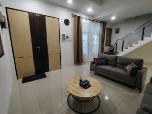 JNJ Miri Homestay - Miri Serene Shangrila, Luak with 4-bedroom