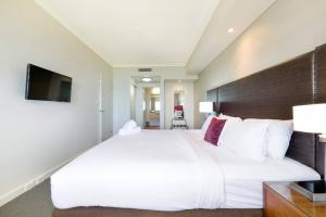 Sundrenched and Scenic with Sprawling Water Views