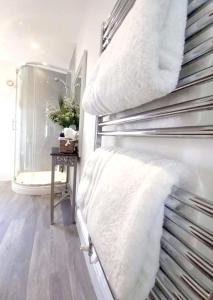 Ironbridge View Townhouse -WINNER 2025 UK MOST PICTURESQUE SELF-CATERING HOLIDAY HOME & WINNER 2025 SELF-CATERING ACCOMMODATION OF THE YEAR