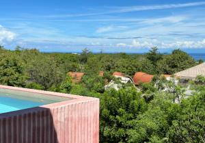 Kado Kubu Modern Tropical 2BR Pink Villa with Sky Pool with Ocean Views in Uluwatu