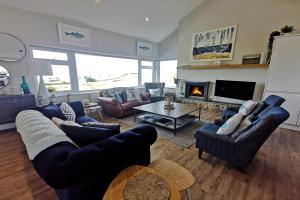 HIGH TIDE- LUXURY DEATCHED BUNGALOW- Sleeps 10 or 12 - Annexe option
