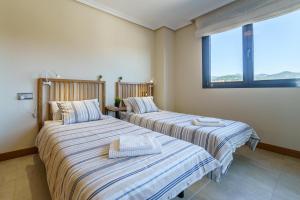 Sunset Seaview Corner With Pool - Happy Rentals