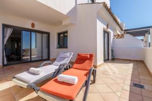 Sunset Seaview Corner With Pool - Happy Rentals