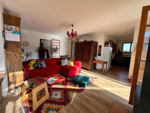 Cosy sun-drenched home, 5 min walk to Les Vans