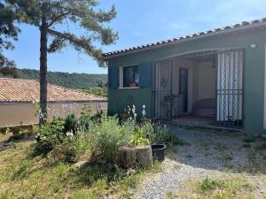 Villas Cosy sun-drenched home, 5 min walk to Les Vans : photos des chambres