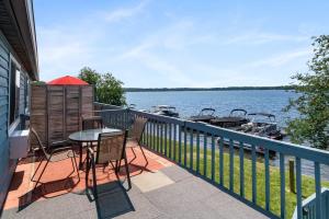 Fife Lake Lodge 2BR Loft with Kitchen & Lake Views