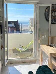 Opale beach, Merlimont,100msea,2 bedrooms, parking