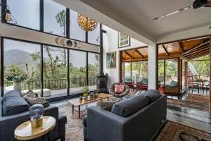 SaffronStays Junglee Murgi - 比姆塔尔