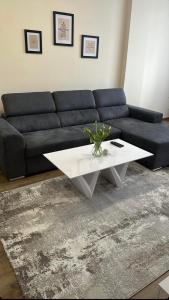 CENTER Elegant Living