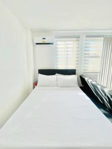 WV 11 Sleek and Cozy Studio