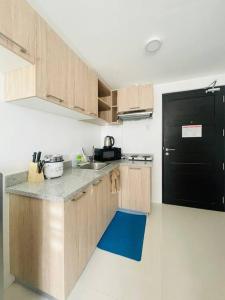 WV 11 Sleek and Cozy Studio