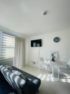 WV 11 Sleek and Cozy Studio