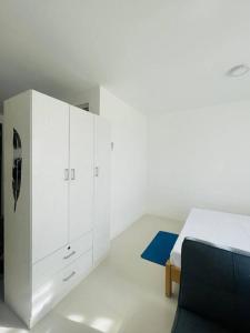 WV 11 Sleek and Cozy Studio