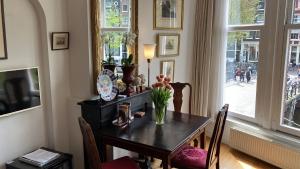 Canal View B&B Amsterdam
