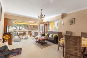 Appartement vue piscine, proche mer