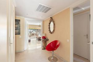 Appartement vue piscine, proche mer