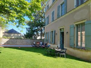 Grande maison familiale plein centre vieux Laval