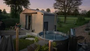 Bouda u třešní - Borovany