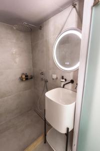 Fresh renovated maisonette close to the beach