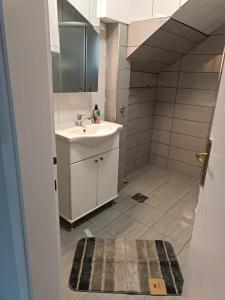 Nas San lower apartment