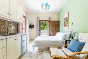 Estia B - Studios & Apartments