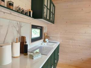 Wood Land Liswarta domki w drzewach